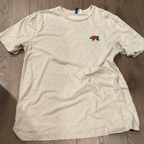 8 shirts from a variety of brands, sizes rang from small to medium, - Picture 12 of 13